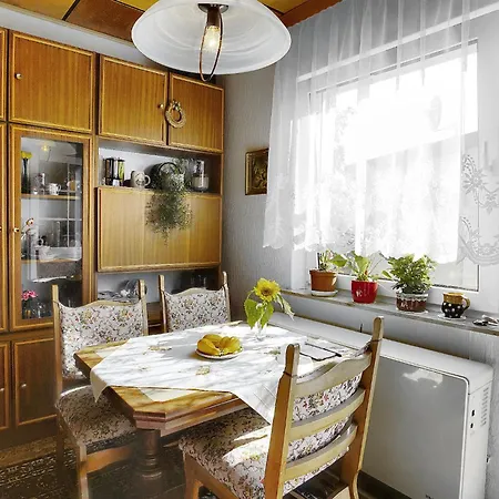 Landt, Erika Apartman